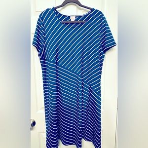 Chico’s Size 3 Dress. Flattering stripe, short sleeve Royal/ white